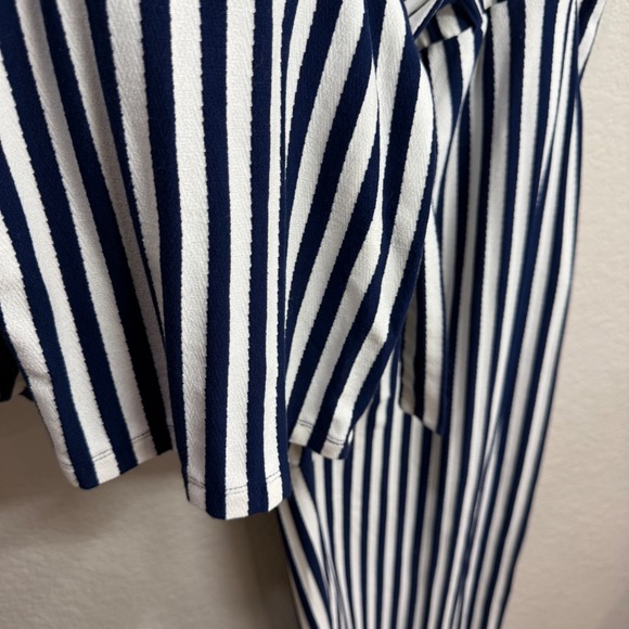AnyBody Womens Size 1X Navy White Stripe Paperbag Waist Wide Leg Cropped Pants - Picture 5 of 10